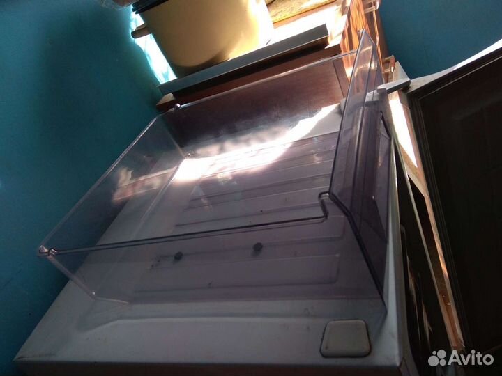 Морозильная камера Elenberg не работает