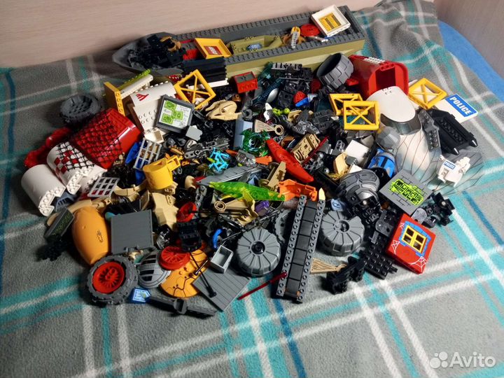 Куча деталей lego
