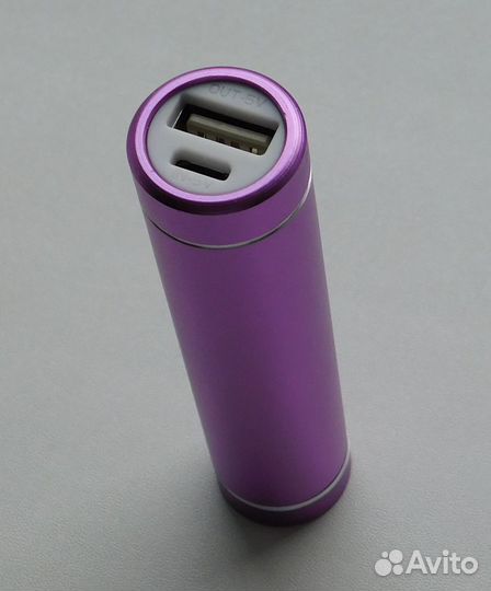 Небольшой внешний аккумулятор (powerbank)