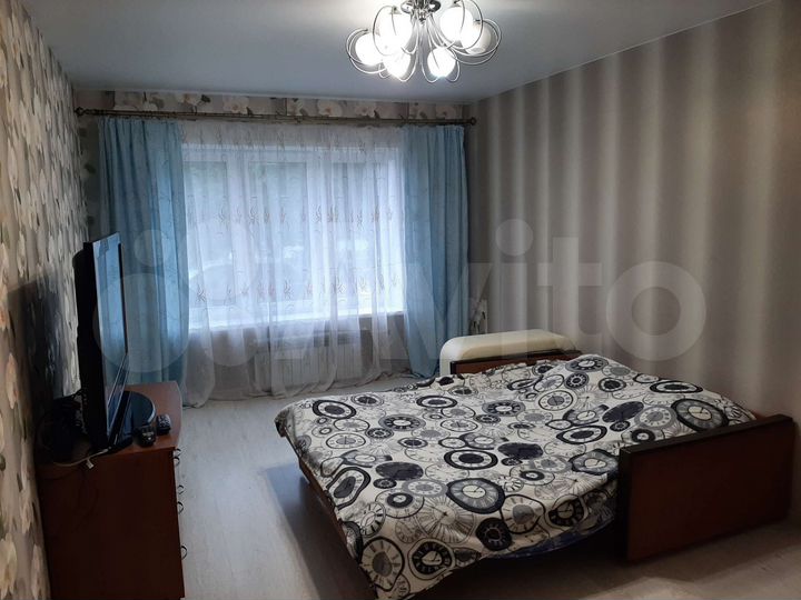 2-к. квартира, 65 м², 1/10 эт.