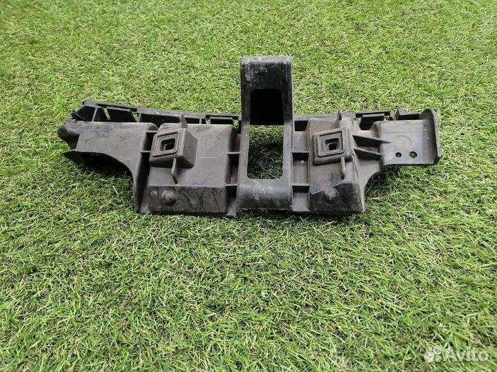 Крепление бампера заднее правое Volvo C30