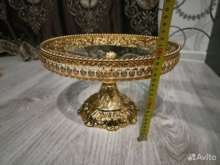 Тортница на ножке