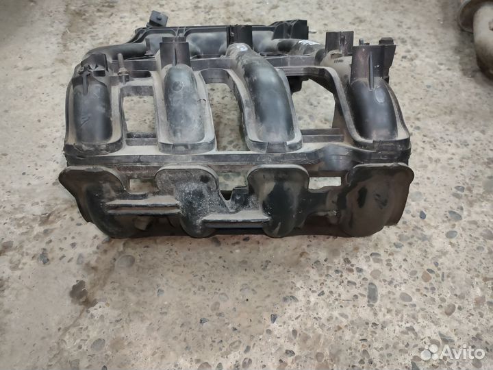 Впускной коллектор ваз 16 кл. Приора. 2112