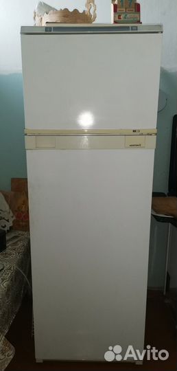 Холодильник Ariston бу