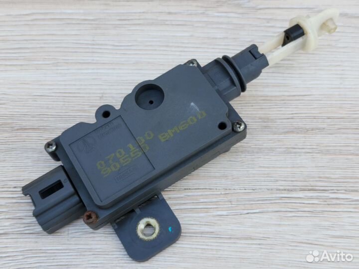 Активатор замка багажника Nissan Almera N16