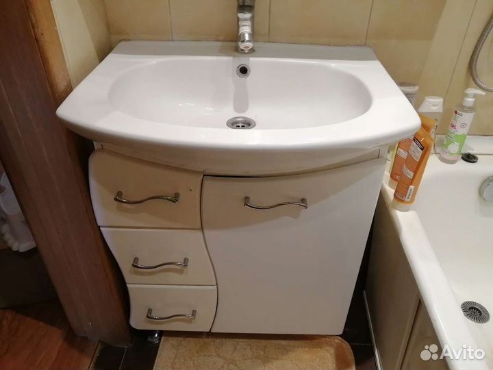 Тумба и раковина для ванной