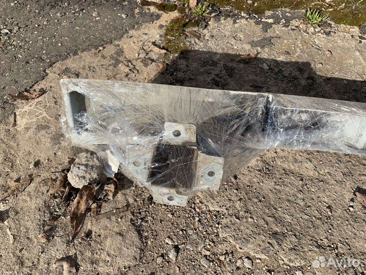 Усилитель бампера Рено Трафик II