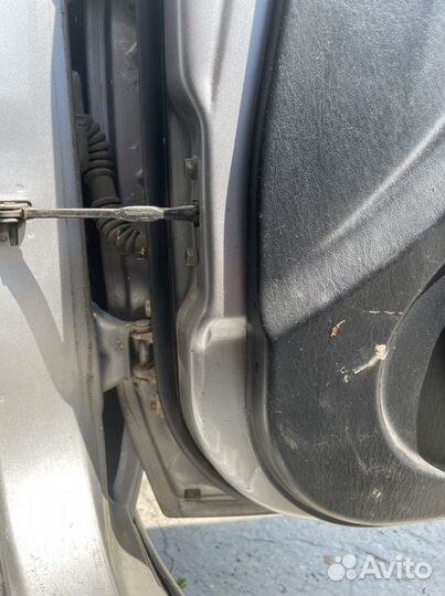 Дверь передняя левая и пр Mitsubishi Carisma хет
