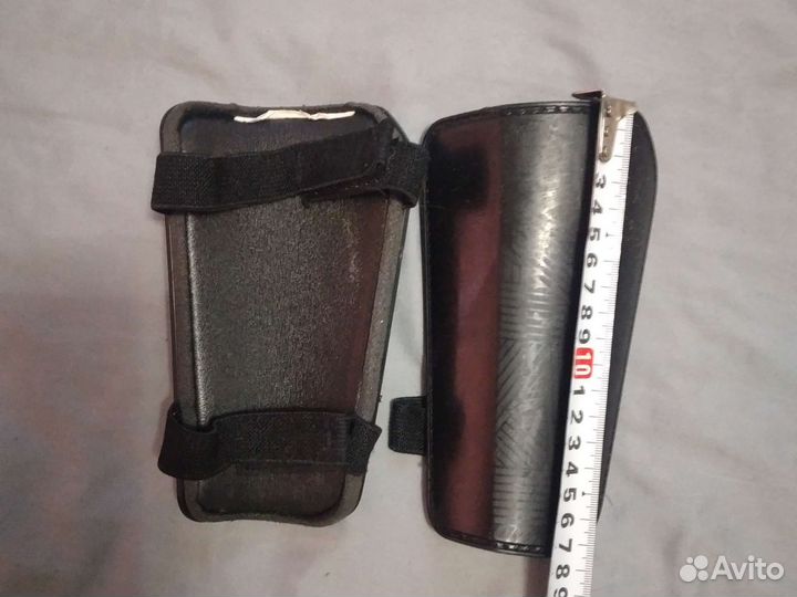 Футбольные щитки, гетры