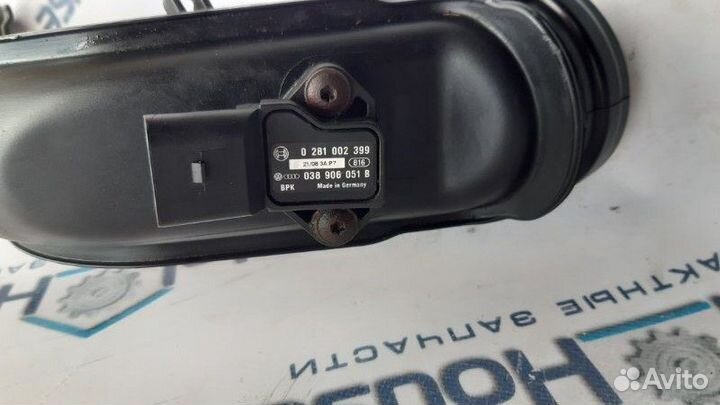 Патрубок воздушного фильтра Volkswagen Jetta 5 1.4