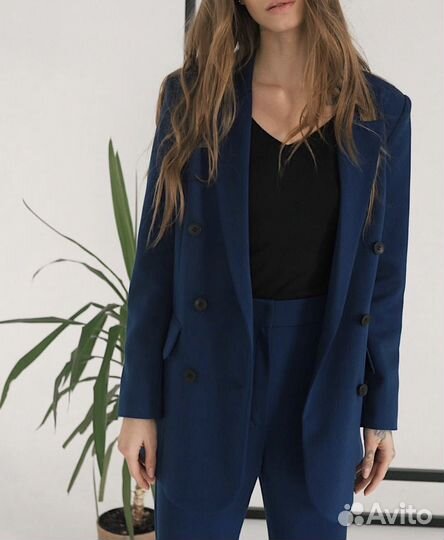 Новый шелковый костюм