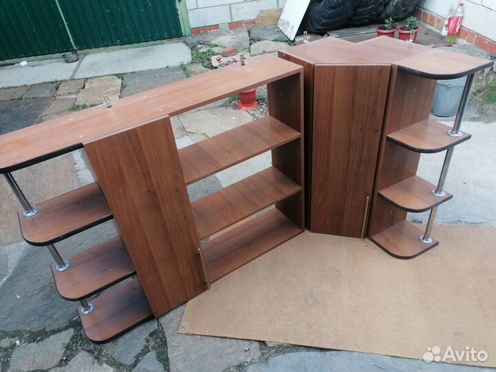 Книжные полки навесные