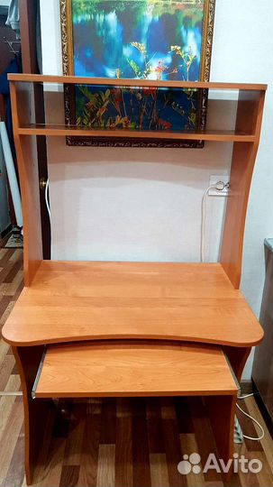 Компьютерный стол(Можно сказать почти Новый )