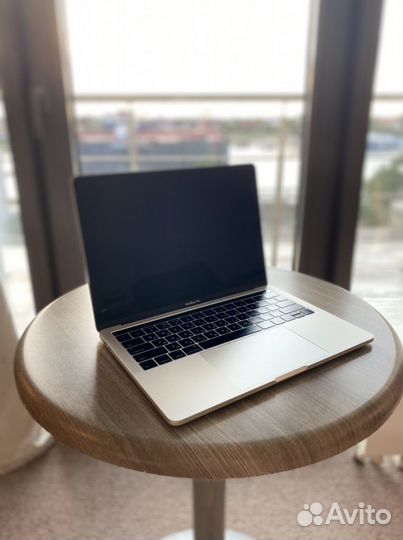 Apple MacBook Pro 13 Touch Bar