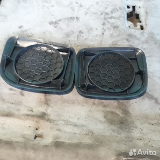 Решетка задних динамиков Мицубиси Лансер 9