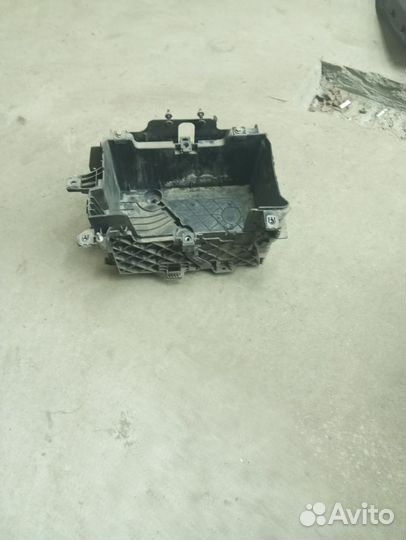 Площадка под аккумулятор Рено Меган 3