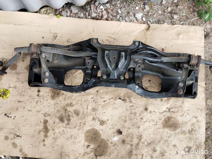 Подрамник передний на Subaru Tribeca B9