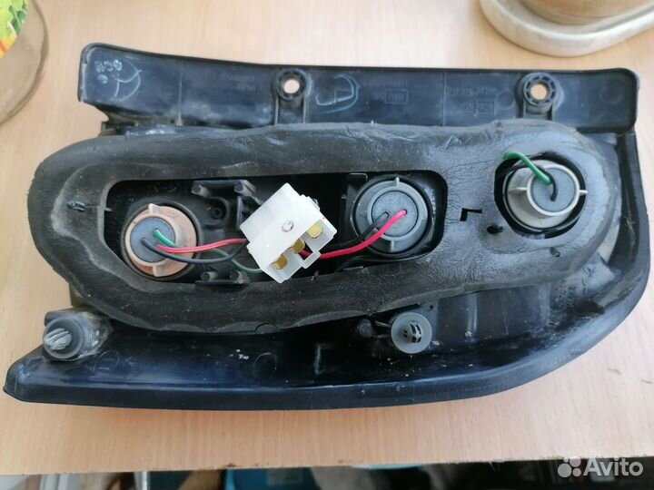 Стопы, фары, задние фонари