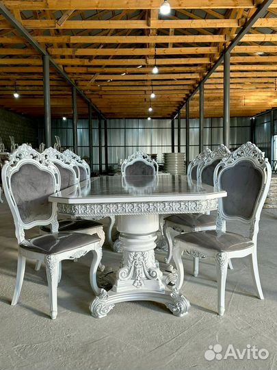 В наличии стол