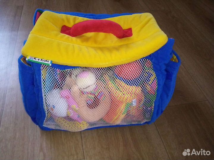 Игровой коврик с игрушками