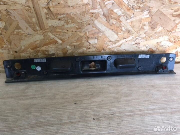 Накладка двери багажника задняя Mercedes-Benz