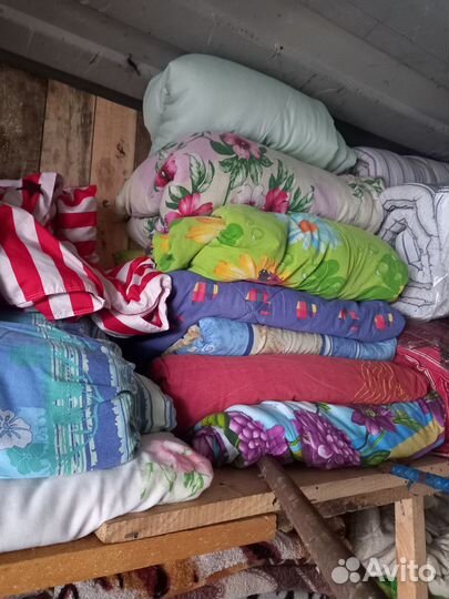 Одеяла и пледы бу