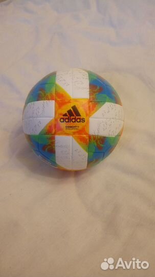 Неоригинальный мяч Adidas Conext19