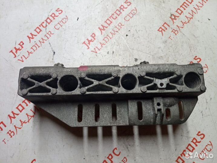 Кронштейн впускного коллектора Renault Kangoo