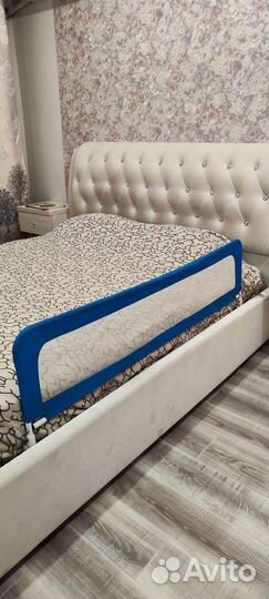 Защитный бортик для кровати