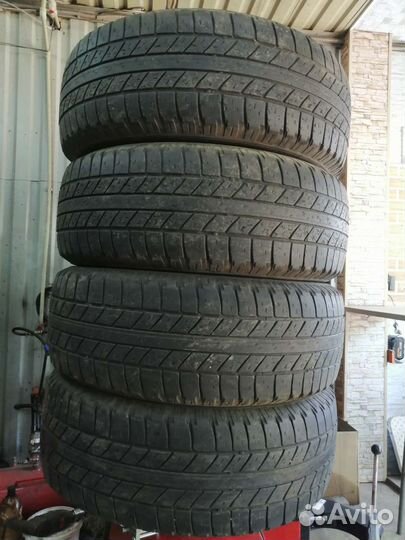 Goodyear Assurance TripleTred 275/65 R17