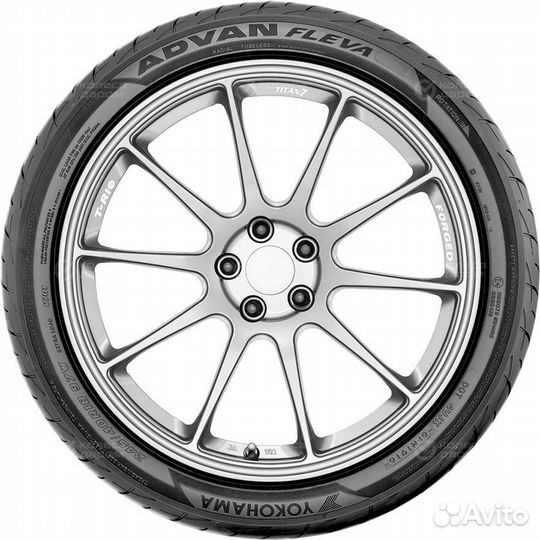 Yokohama Advan Fleva V701 215/45 R17 91W