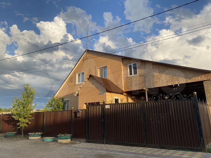 Коттедж 180 м² на участке 8 сот.