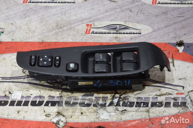 Блок управления стеклами перед право c Subaru Lega