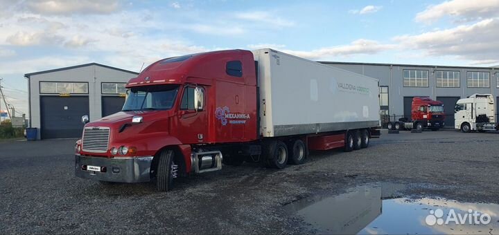 Freightliner Century с полуприцепом, 2000