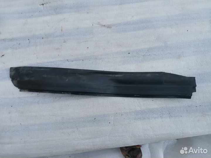 Уплотнитель капота правый Mercedes GLK X204