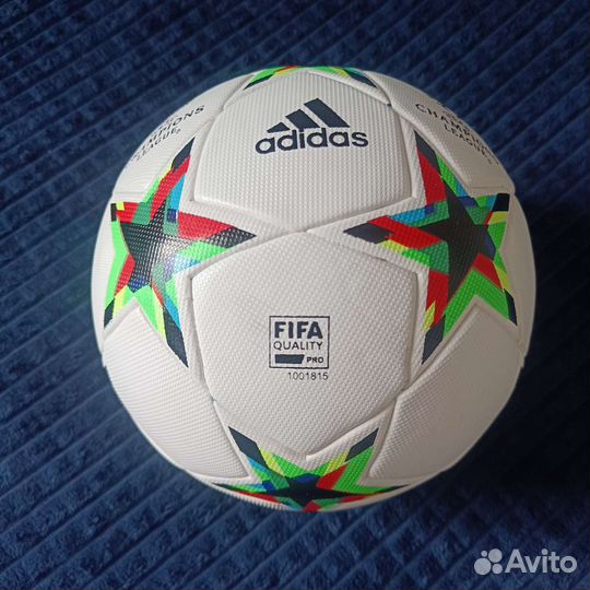 Футбольный мяч adidas лига чемпионов. Бесшовный
