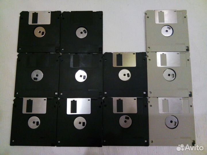 Дискеты разные11 штук+Бокс дляХранения1шт Раритет