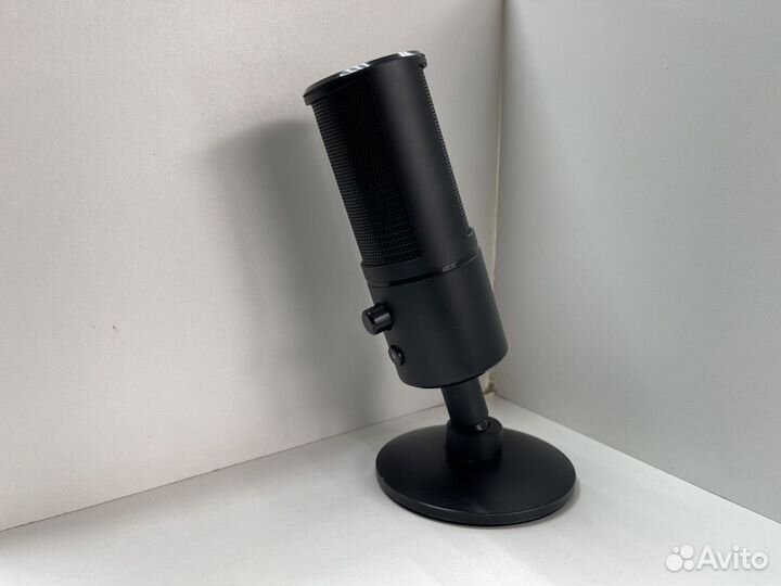 Микрофон Razer Seiren X