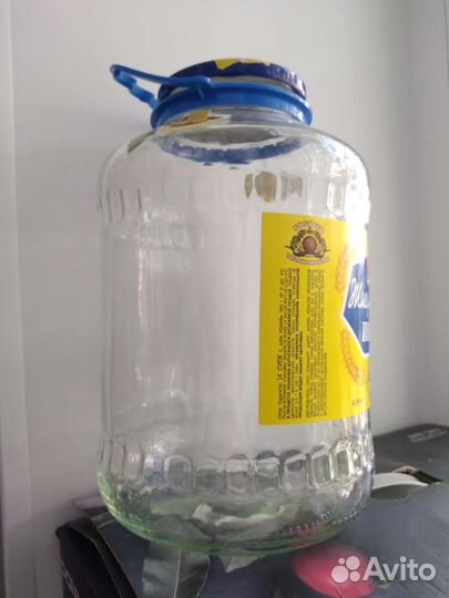 Банки с ручками и винтовыми крышками