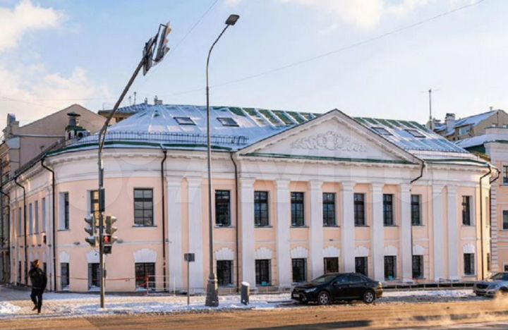 Здание с видом на Кремль продажа