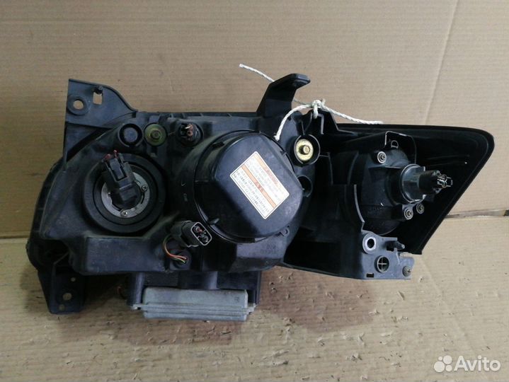 Фара mazda mpv xenon 2003 год