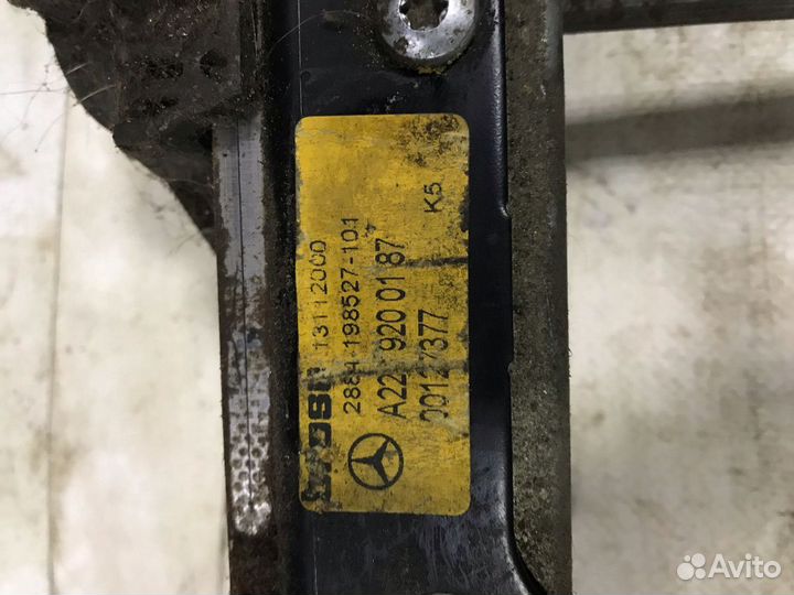 Направляющая заднего сиденья Mercedes W220