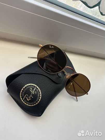 Солнцезащитные очки Ray ban