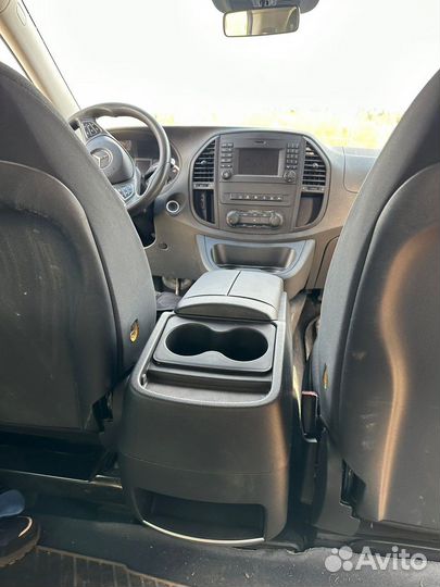 Центральный подлокотник W447/V447