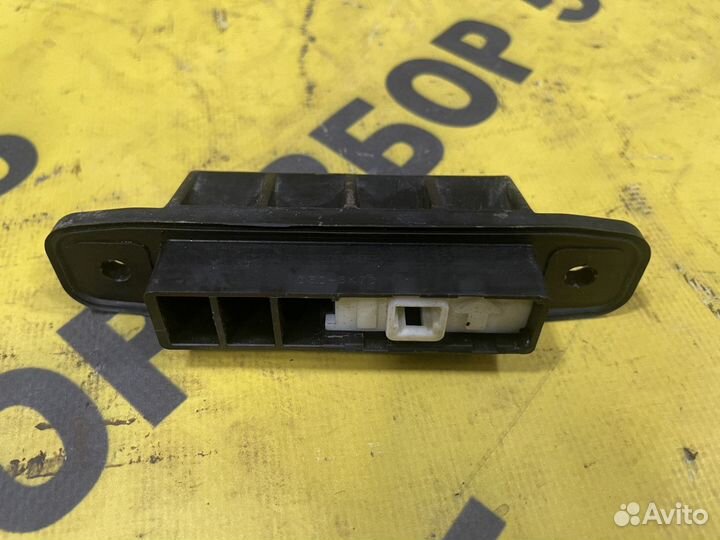 Кнопка открывания багажника Toyota Auris E150