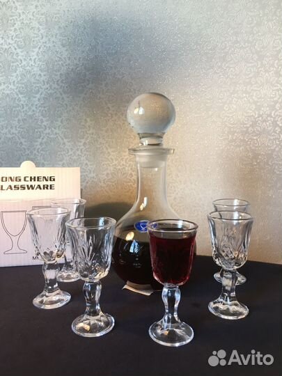 Графин с рюмками 