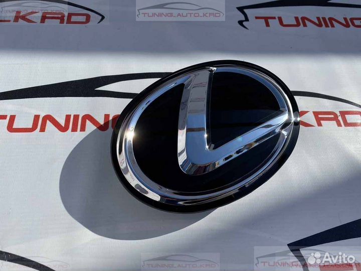 Эмблемма в решетку радиатора Lexus LX 570 S7034