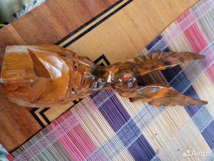 Статуэтка из дерева