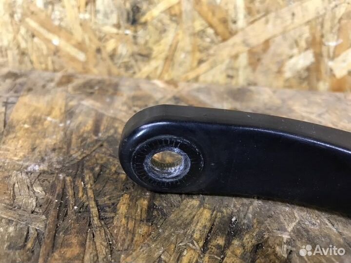 Поводок стеклоочистителя передний правый Renault