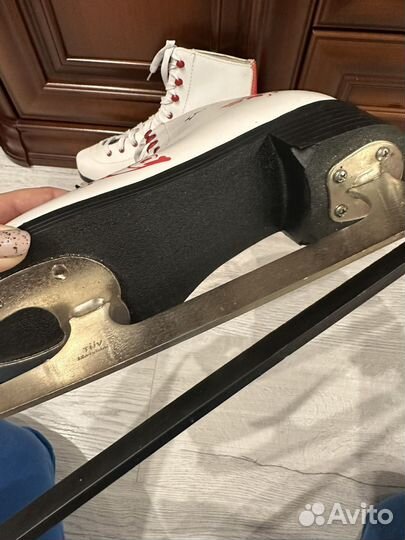 Коньки фигурные «Artlina» (новые)